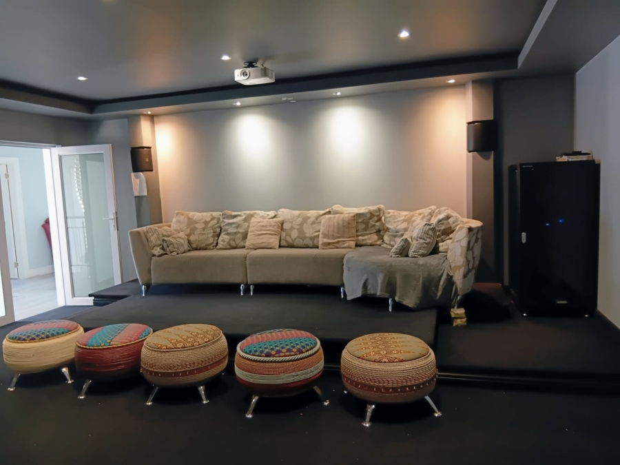 5 Bedroom Property for Sale in Beacon Bay Eastern Cape